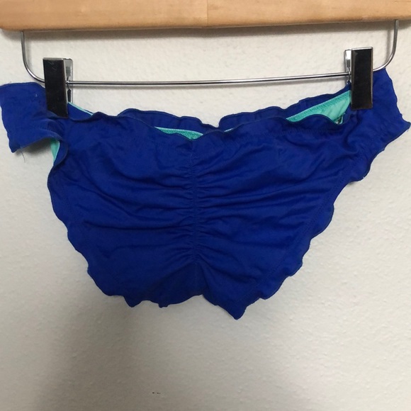 Victoria’s Secret Bikini Bottoms - Picture 2 of 3